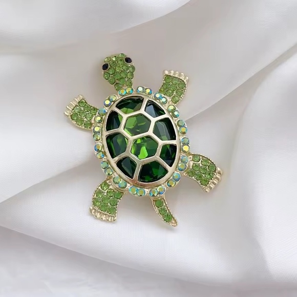 Green Turtle Crystal Brooch - Picture 7 of 9